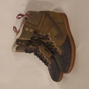 Women's Nike Dunk Sky Hi wedge boot size 8
